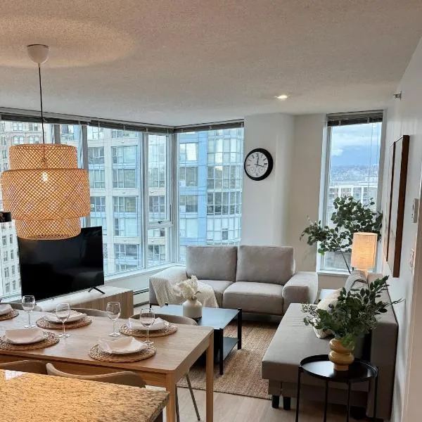 The Altitude with Mountain & City Views, Pool & Hot Tub，位于温哥华的酒店