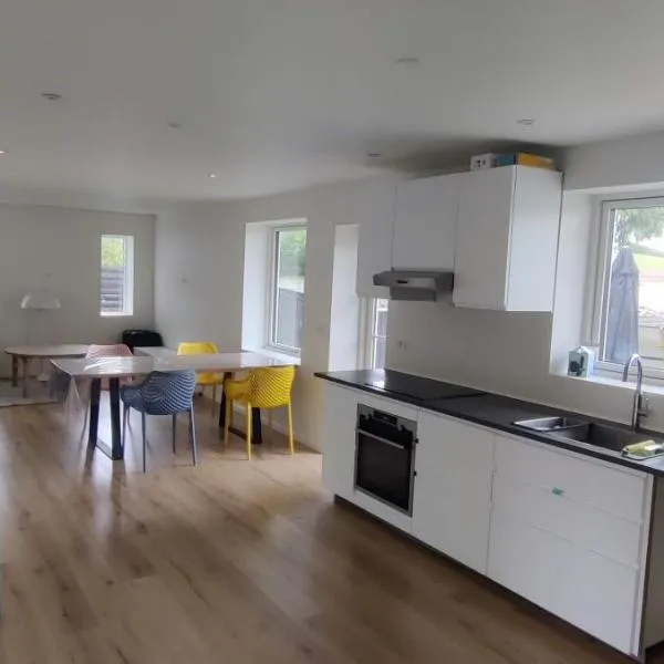 Værelser i Ølst, Randers SV，位于兰讷斯的酒店