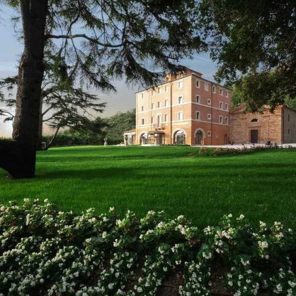 拉坦兹别墅酒店，位于Campofilone的酒店