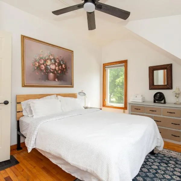 Entire 1 Bdrm house 5 mins from NWMC and DwnTwn，位于圣奥尔本斯的酒店