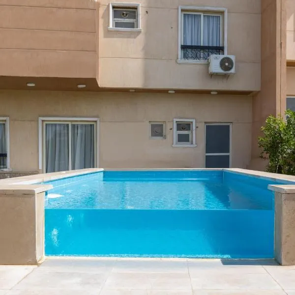 Golden 4BR Pool Villa，位于开罗的酒店