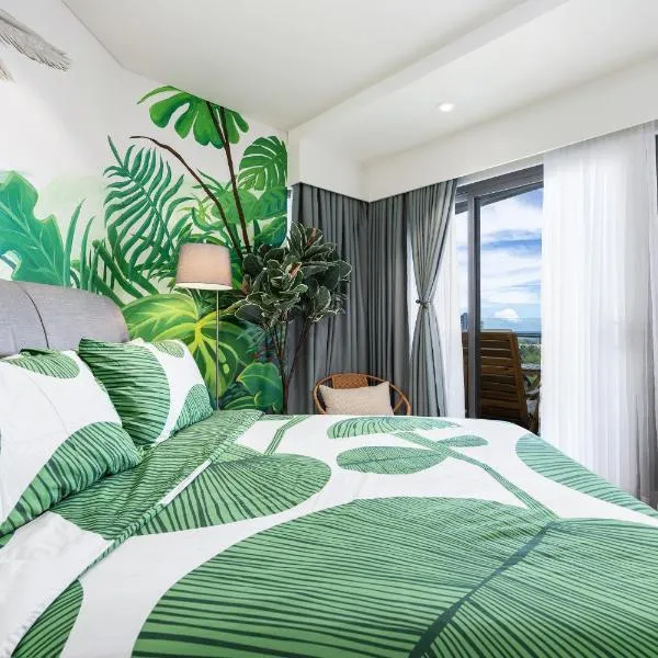 Tropical Studio at Tambuli Residences Ocean View by Dominik Pool Access & Balcony in Mactan，位于Lapu Lapu City的酒店