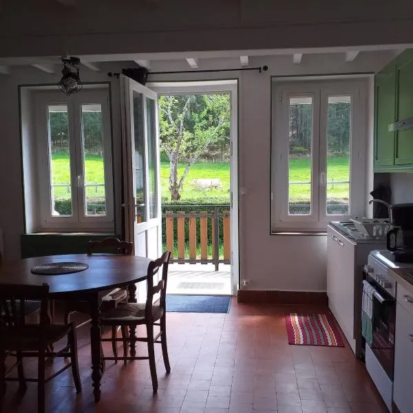 Charmant gîte à 3km du Lac de Pannecière，位于Châtin的酒店