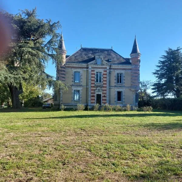 Gite du Château le Mas，位于Saint-Laurent-des-Hommes的酒店