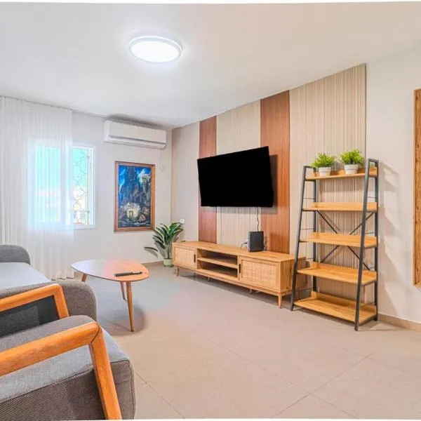 דירת הפרימיום - 5 דקות נסיעה מהים，位于亚实基伦的酒店