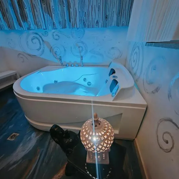 Suite Capurso Bari - Jacuzzi privata &giardino，位于卡普尔索的酒店