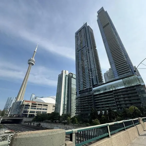 Entire Luxe Condo in Downtown Toronto，位于多伦多的酒店