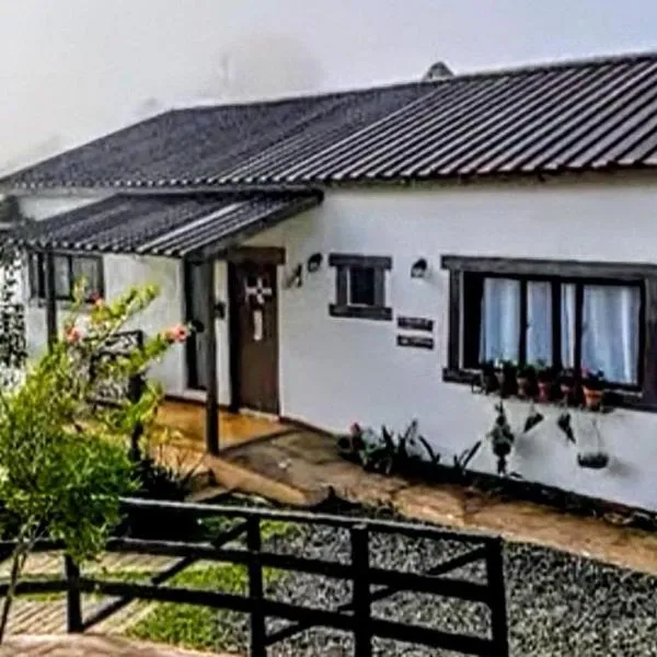 La Casita de Charo 1, disfruta de tiempo memorable en la montaña，位于孔斯坦萨的酒店