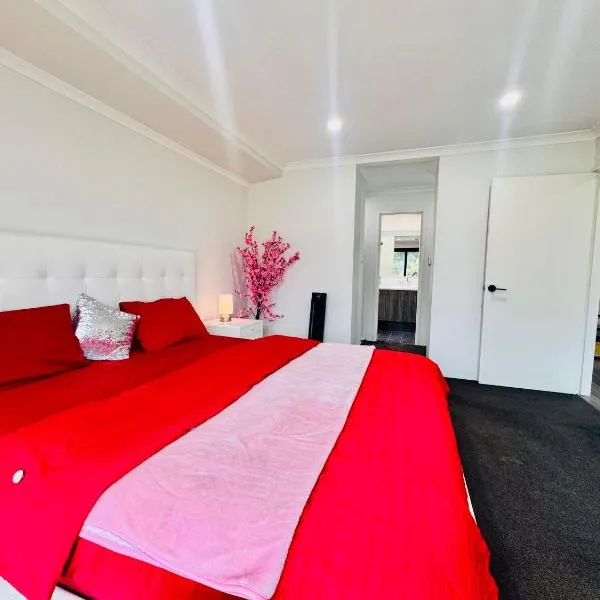Modern King Suite on Swan Valley Doorstep，位于West Swan的酒店