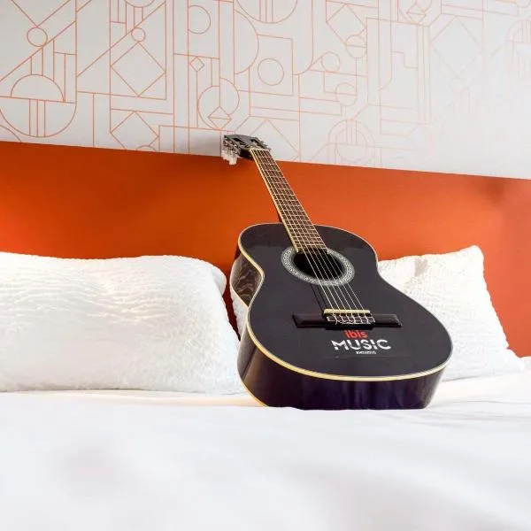 宜必思罗德中央酒店，位于罗德兹的酒店