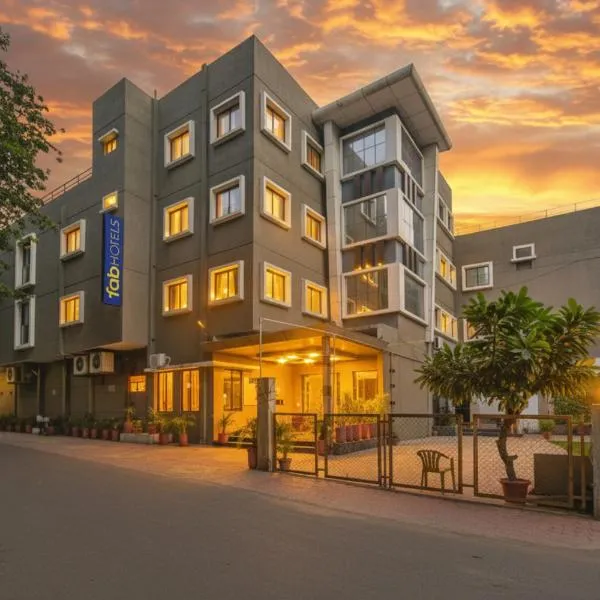 FabHotel Bee Town，位于印多尔的酒店