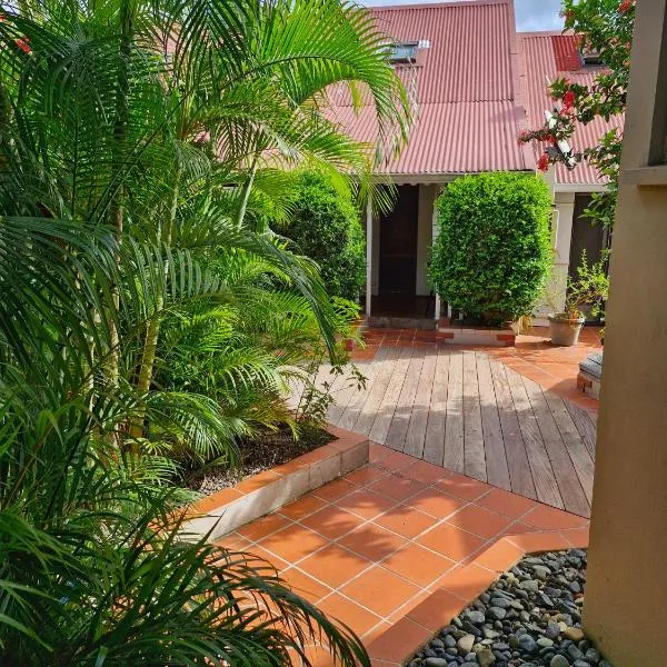 Joli appartement climatisé avec cuisine, salle d'eau, chambre et terrasse，位于Marigot的酒店