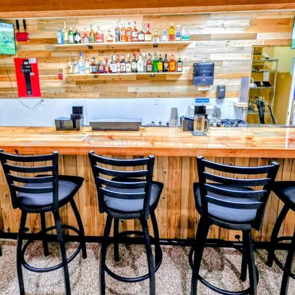 卡塔丁旅馆&套房，位于Millinocket的酒店