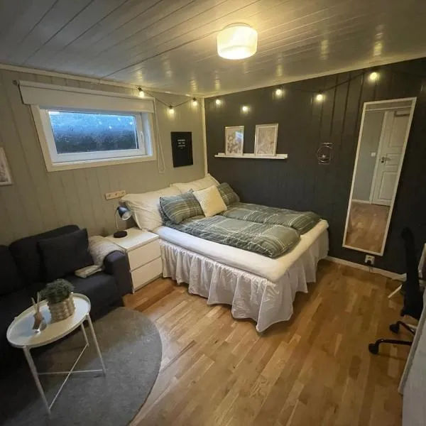 Koselig 2 roms leilighet Norheim, Haugesund，位于Spanne的酒店