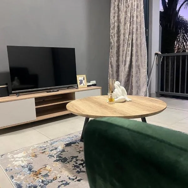 Modern Apartment in Centurion,位于逊邱伦的酒店