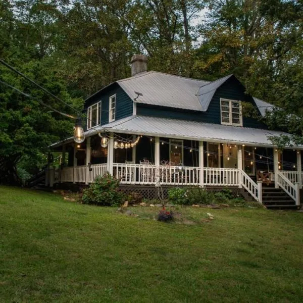 Captain's Cabin，位于Burnsville的酒店