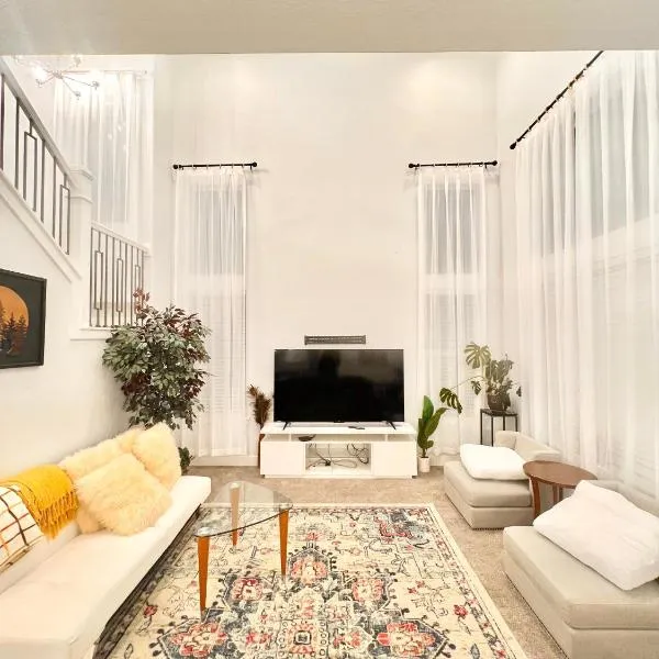 NEW 4-bed 4-bath Stylish House with Mountain View and 2 garages，位于莱赫的酒店