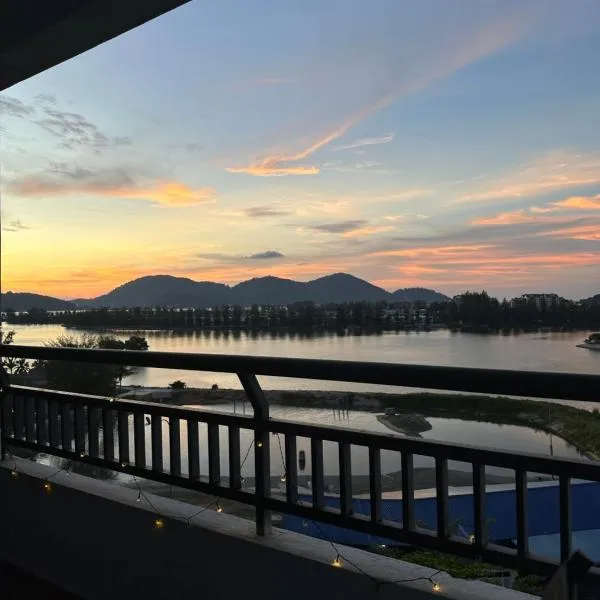 Homestay in Marina Heights with beach view，位于卢穆特的酒店