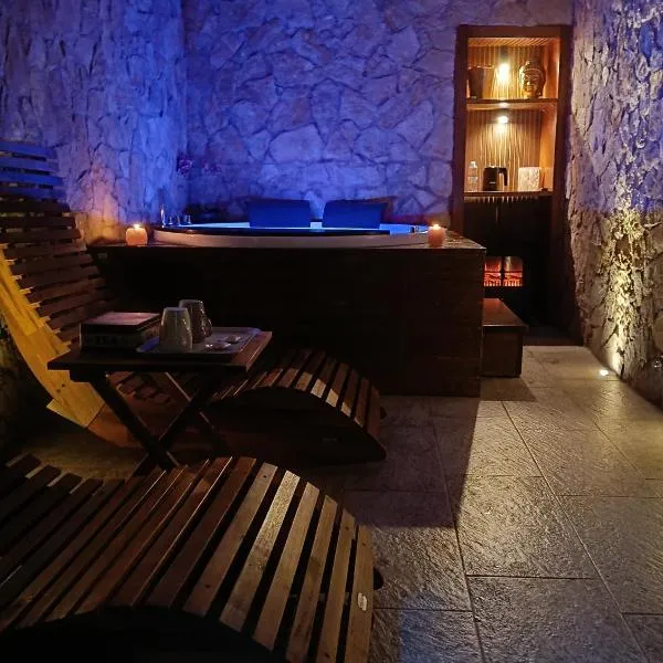 SPA ROOM SICILIA - Intera casa con spa privata Jacuzzi Sauna Bagno di Vapore，位于罗索利尼的酒店