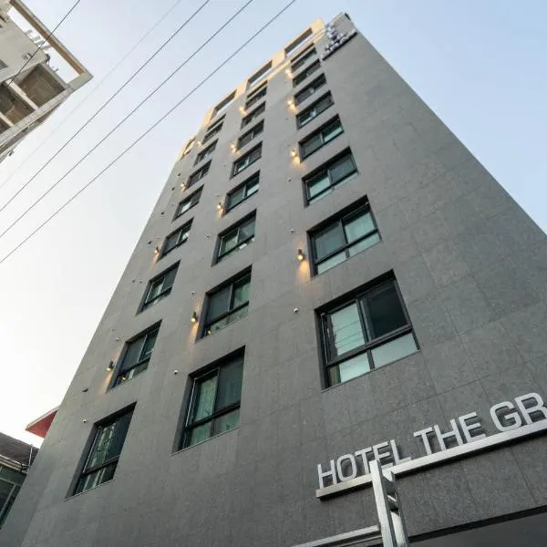 Pyeongtaek Hotel The Gray Songtan，位于平泽市的酒店