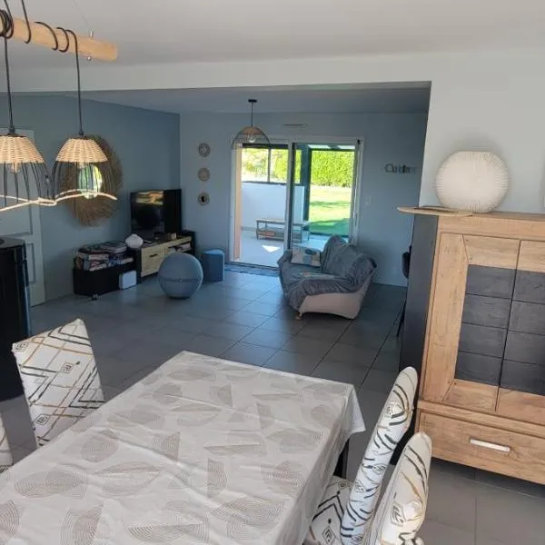 Maison spacieuse au calme à 5 min de la ville，位于Aigné的酒店