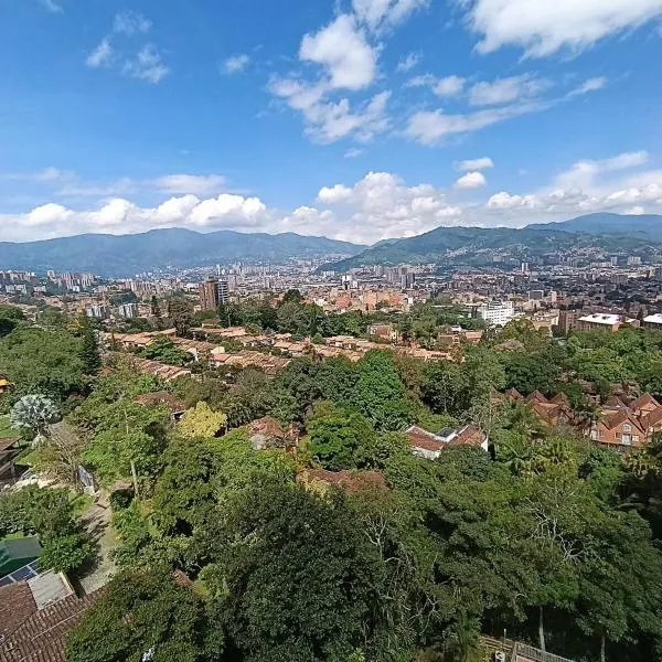 City views Air-conditioning Heated pool，位于恩维加多的酒店