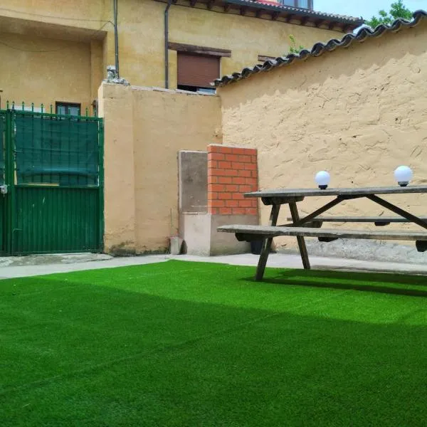 Pet friendly La Golondrina del Duratón,位于Sebúlcor的酒店