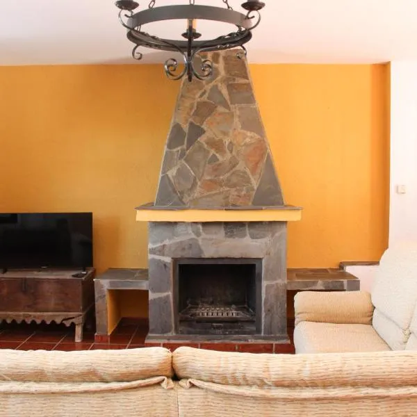 El Rincón de Muñoz - Alojamientos Rurales con Chimenea, Piscina y Terraza con vistas a la Alpujarra，位于Yegen的酒店