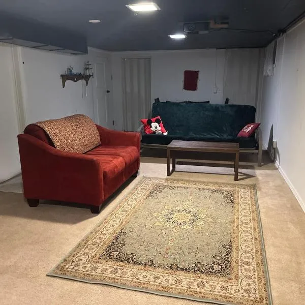 Hilltop Orchard Guest Suite with Scenic View，位于亚基马的酒店