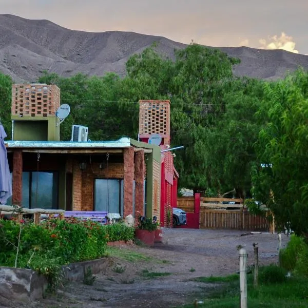 Complejo HUNUC，位于Calingasta的酒店