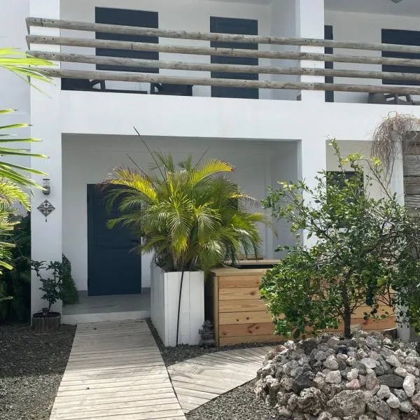 Boho garden Apt B，位于简蒂埃尔的酒店