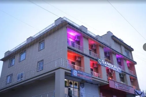 Sanskruti Grand Executive，位于Loni的酒店