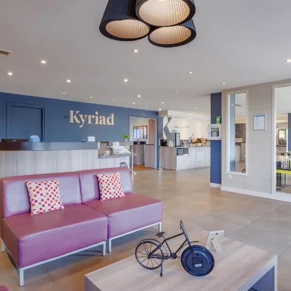 基里亚德里昂东圣博内姆尔酒店，位于圣博内德米尔的酒店