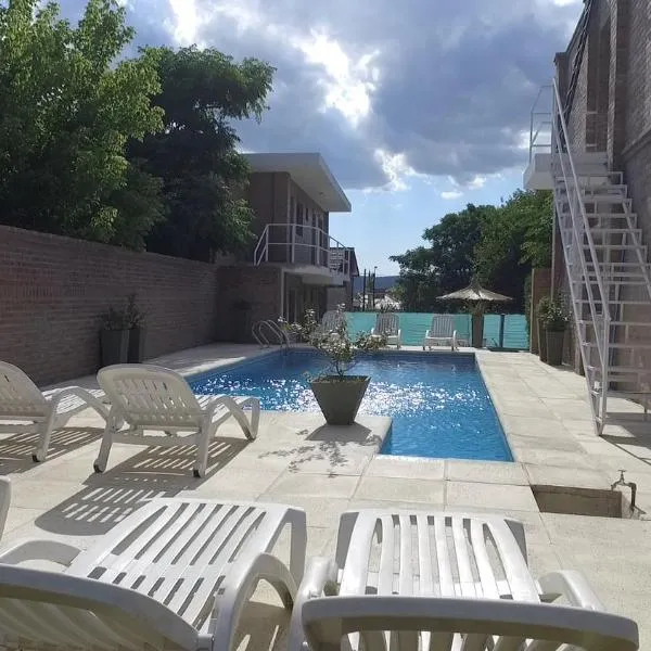 Hotel Dormi's Solo Adultos，位于米娜克拉韦罗的酒店