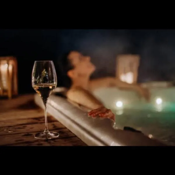 BEACHSIDE CHRISTMAS house hot tub pets bbq location location SEAS THE DAY，位于吉布森斯的酒店