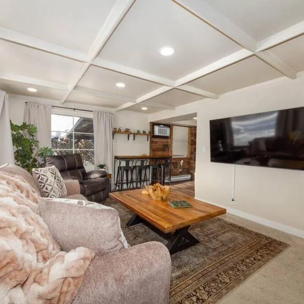 Adorable 2 BD 1 BTH Home Minutes Away from Gonzaga，位于斯波坎的酒店