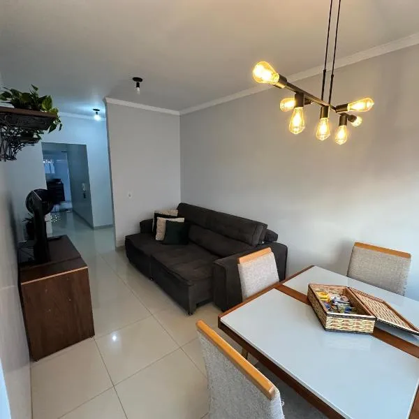 Apto próx Hospital Regional até 6 pessoas com garagem e wifi，位于Nova Mutum的酒店