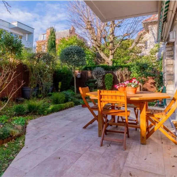 Appartement 90m2 Sur Jardin Clos，位于克劳德的酒店