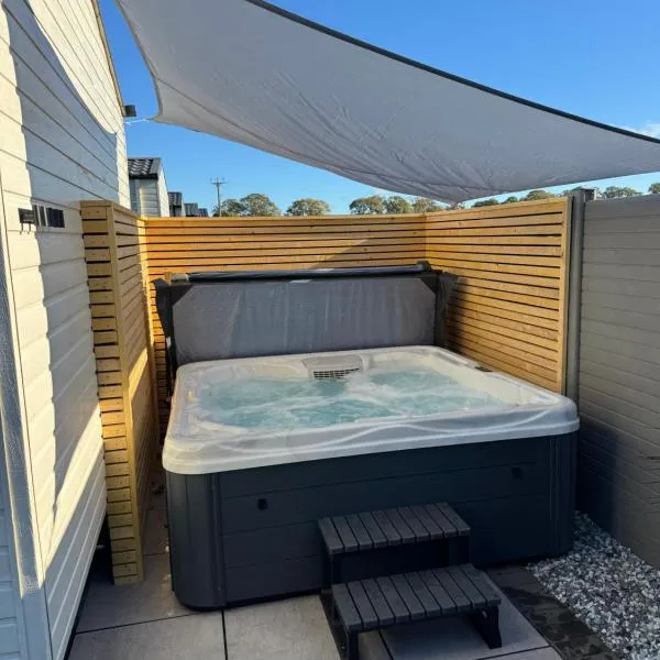 Scotts Corner Hot Tub Retreat，位于莫珀斯的酒店