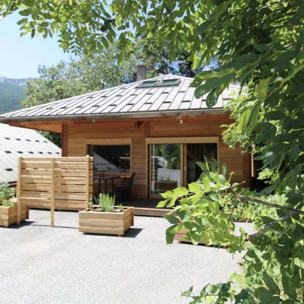 Charmant petit chalet individuel，位于布里昂松的酒店