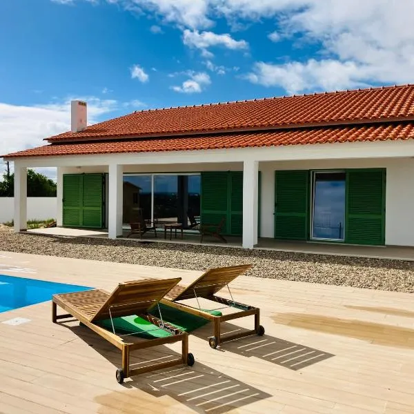 Casa Elo - Fresh-Built Home with Pool，位于Alcorochel的酒店