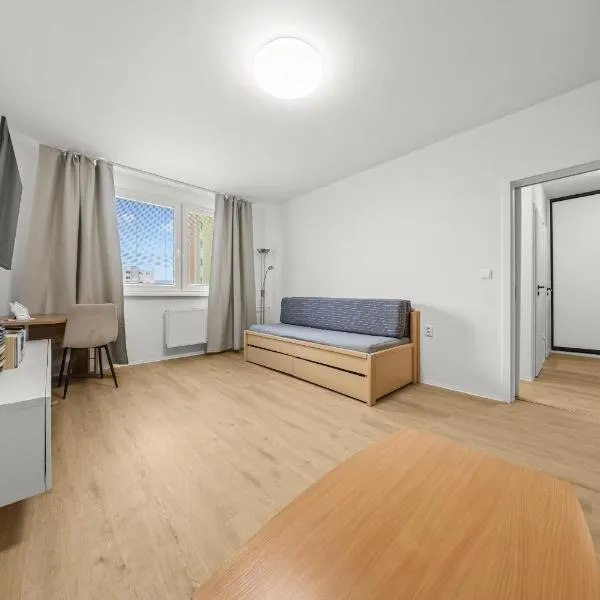 Stylish New Apartment with Parking Place，位于布拉迪斯拉发的酒店