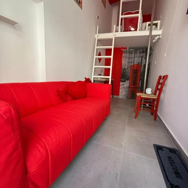 RED Cabin-Larnaca Centrum，位于拉纳卡的酒店