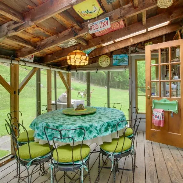 Rustic-Chic Cottage w/ Yard & Grill - Near Hiking!，位于Northfield的酒店