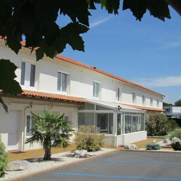Cit'Hotel Les Atlantes Royan parking privé，位于Médis的酒店