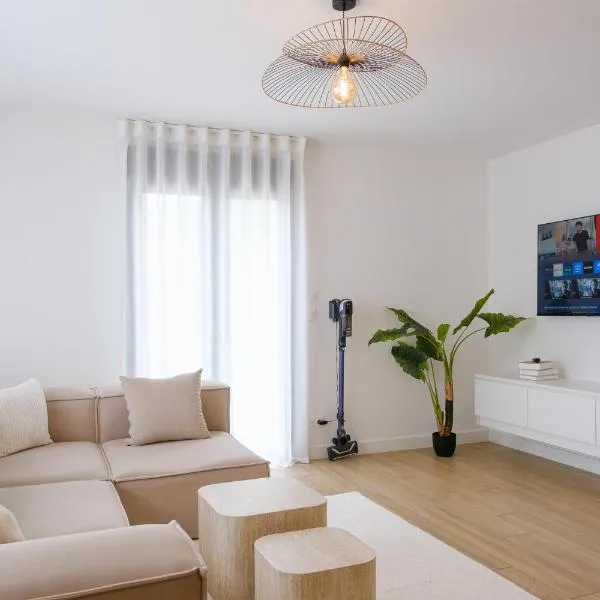 Maison spacieuse au calme - parking privé - 8 personnes，位于Larnaud的酒店