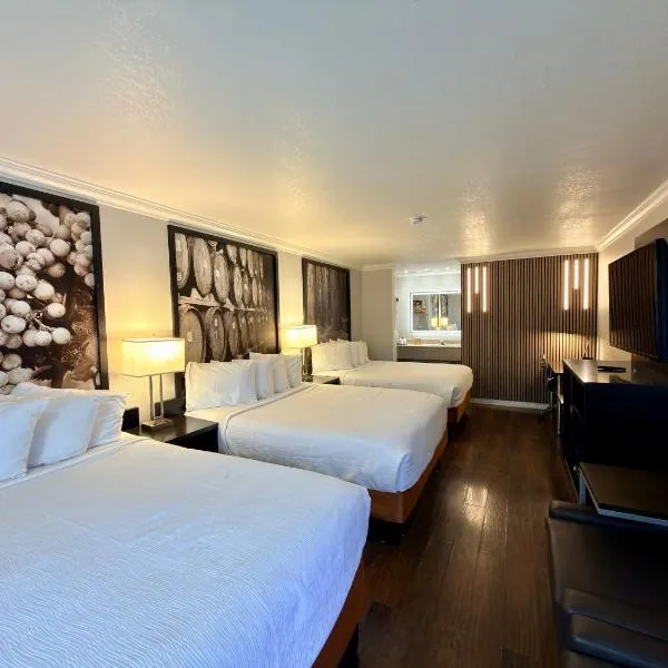 The Orchard Hotel Ukiah Wine Country Free Breakfast, Pool, & Hot Tub，位于尤奇亚的酒店