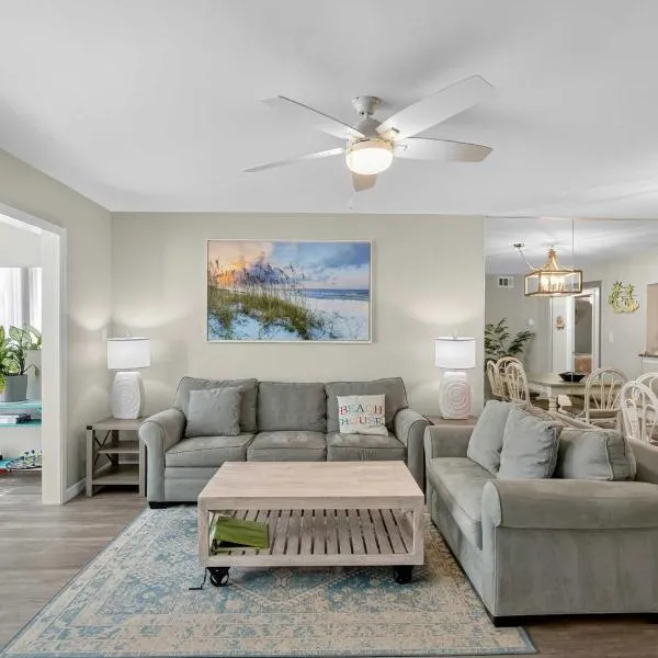 Siesta Key 2-Bedroom Condo with Pool，位于萨拉索塔的酒店