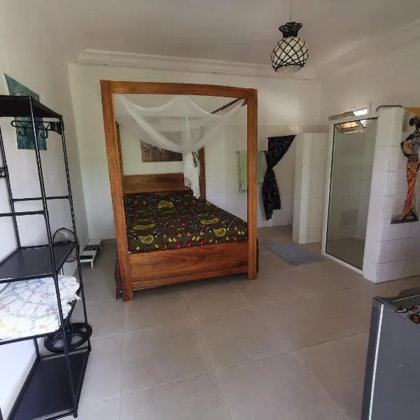 chambre avec piscine proche mer,5 mn de Cap Skirring ,proche Senegaulois，位于斯基灵角的酒店