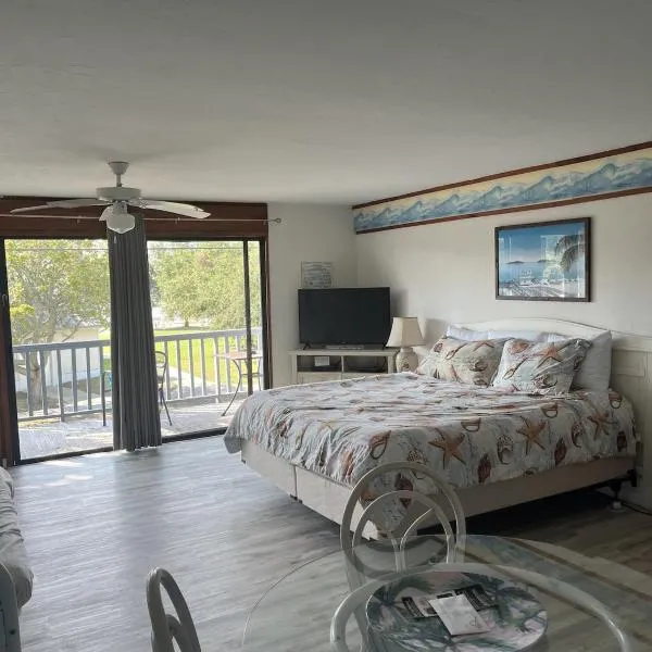 Unit 223 Beautiful Cedar key，位于锡达基的酒店